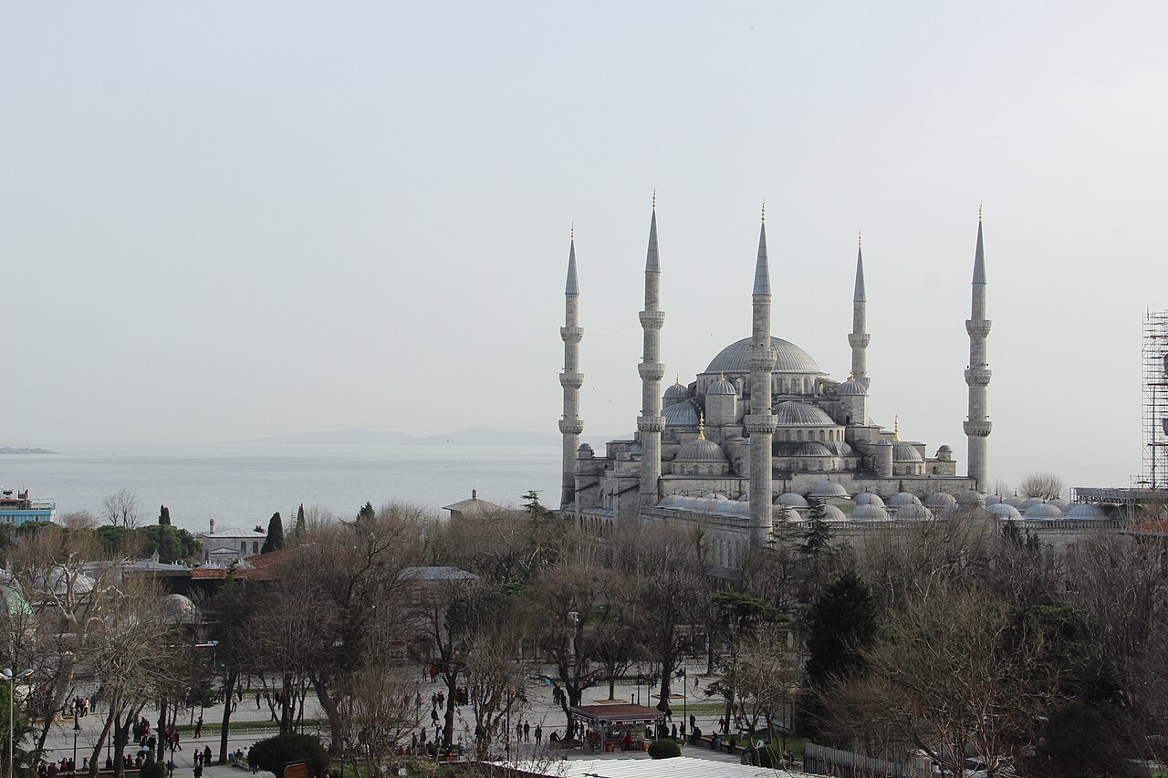 Sultanahmet Camii ve İstanbul manzarası
