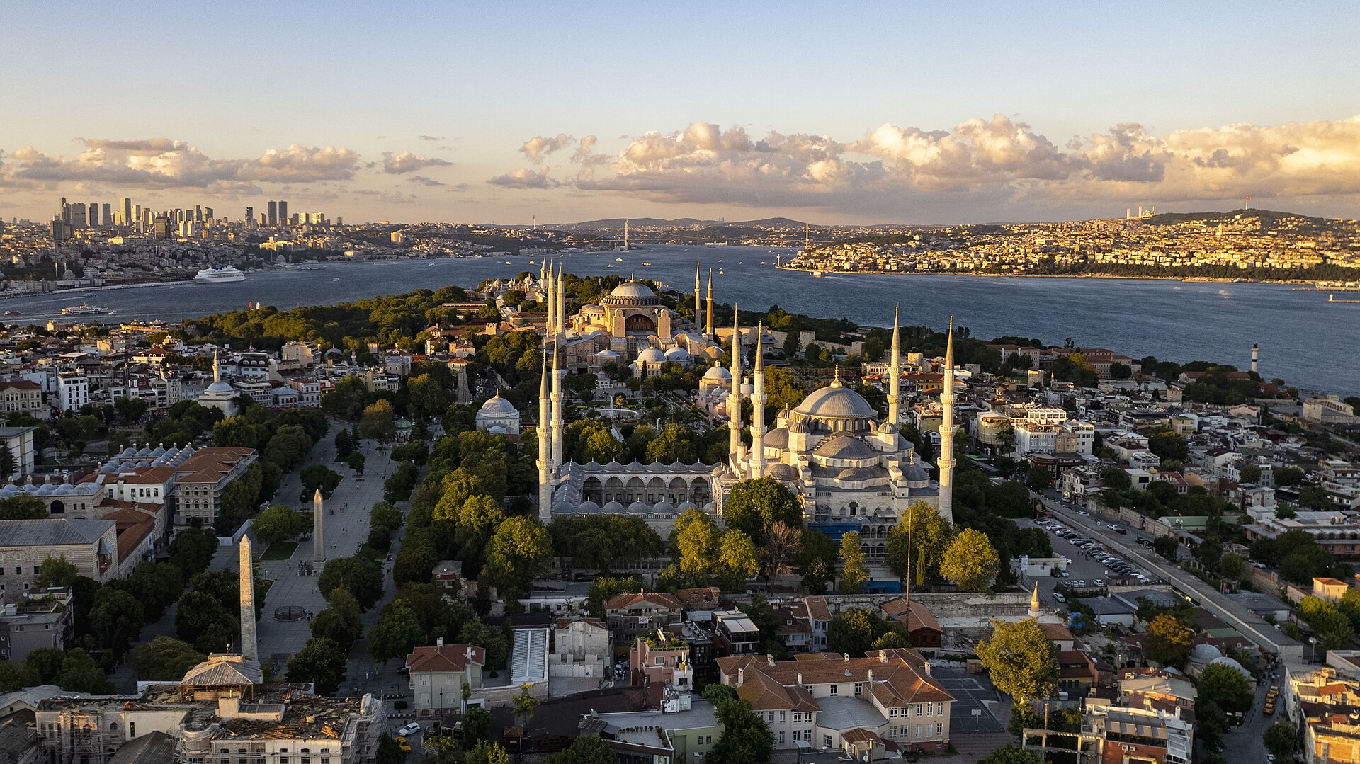 Galata Kulesi'nden Hali� ve tarihi yar�mada manzaras�