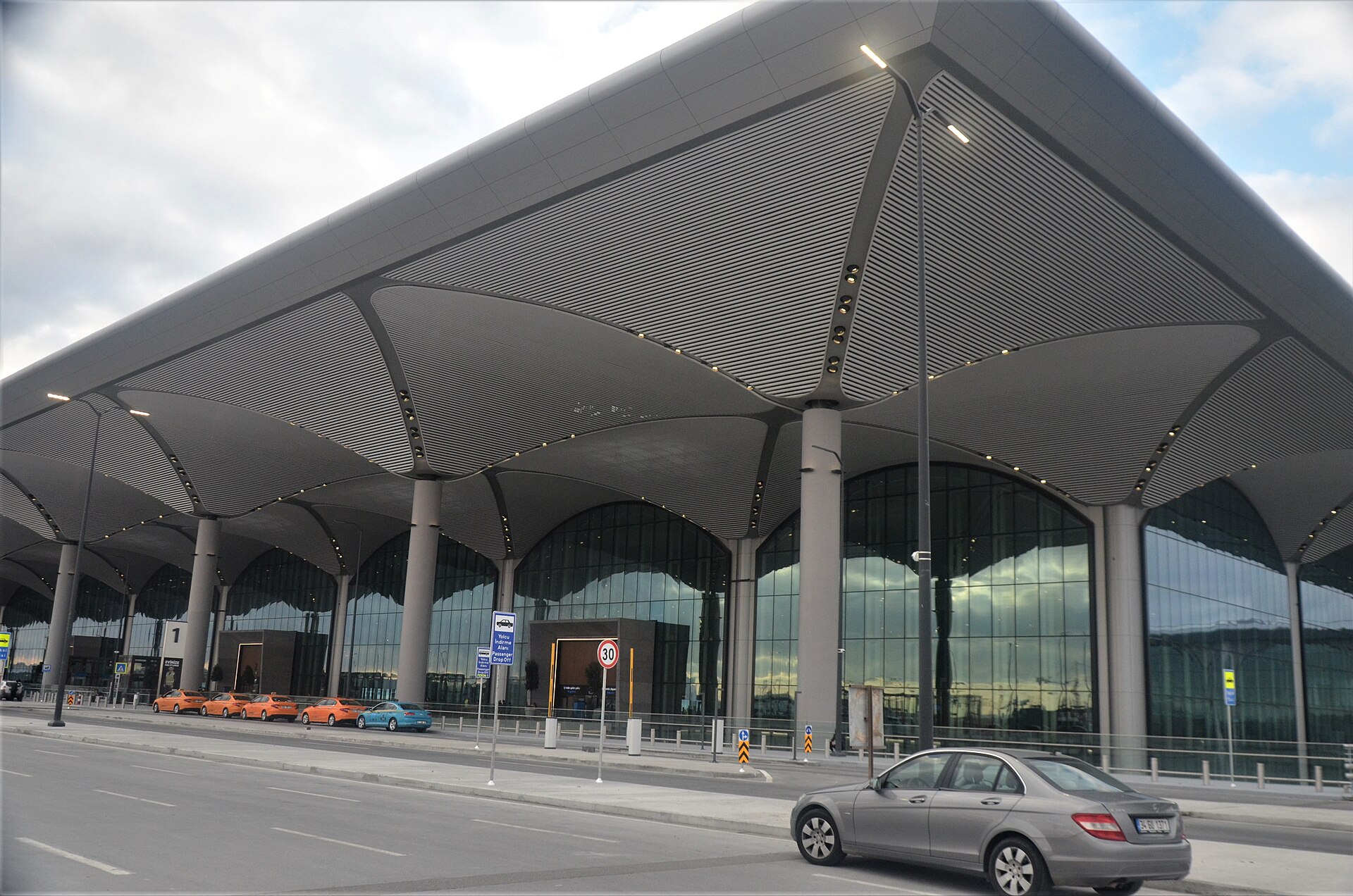 Meeting Your Driver at Istanbul Airport (IST): A Step-by-Step Arrivals Guide