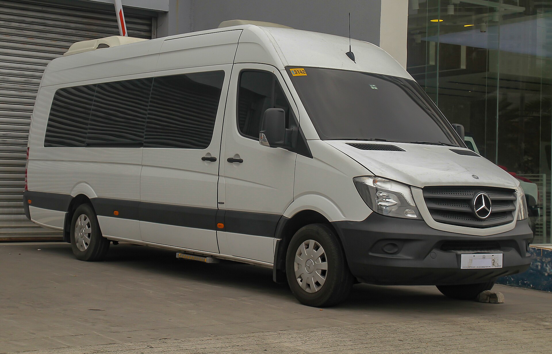 Groups and Heavy Luggage: Sedan, Minivan or Sprinter for Your Istanbul Airport Transfer?