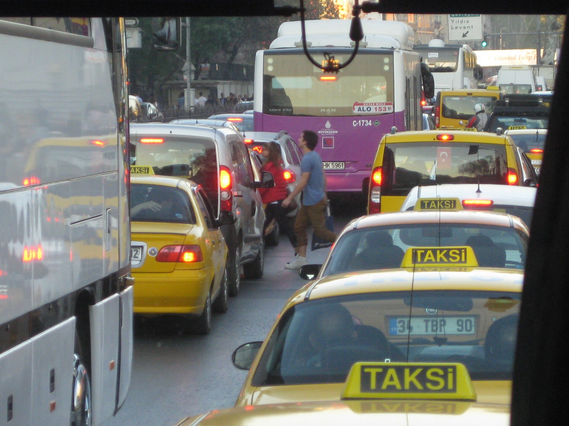Istanbul Traffic Explained: The Best and Worst Times to Drive to the Airports